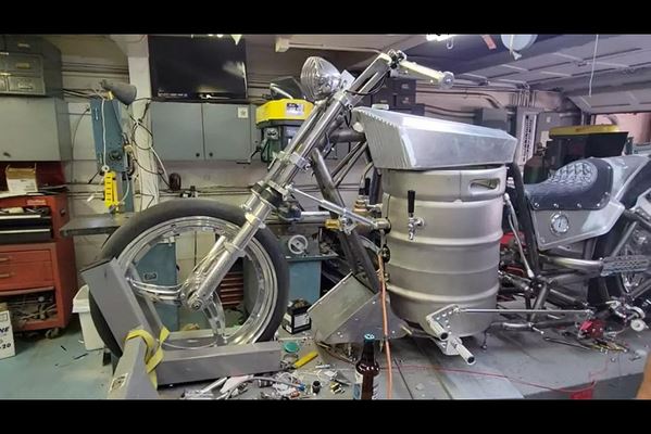 Инженер из США создал мотоцикл, работающий на пиве и разгоняющийся до 240 км/ч