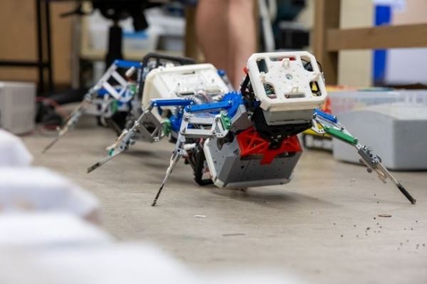 Исследователи Georgia Tech разрабатывают многоногих роботов, способных преодолевать сложные ландшафты