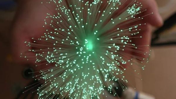 <br />
				Коммуникации со скоростью света: новосибирские ученые разрабатывают лазер на квантовых точках для систем связи	