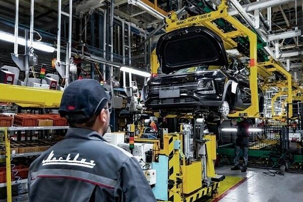 Renault отключила оборудование завода от ПО после ухода. Стало известно, почему конвейер завода «Москвич» удалось запустить только сейчас