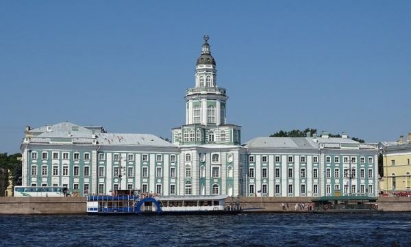 <br />
				Санкт-Петербург — колыбель российской науки	