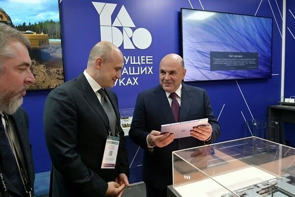 «Лиха беда начало», — Мишустин оценил российский планшет от Yadro